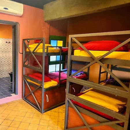 Circo Hostel Асунсьон Экстерьер фото