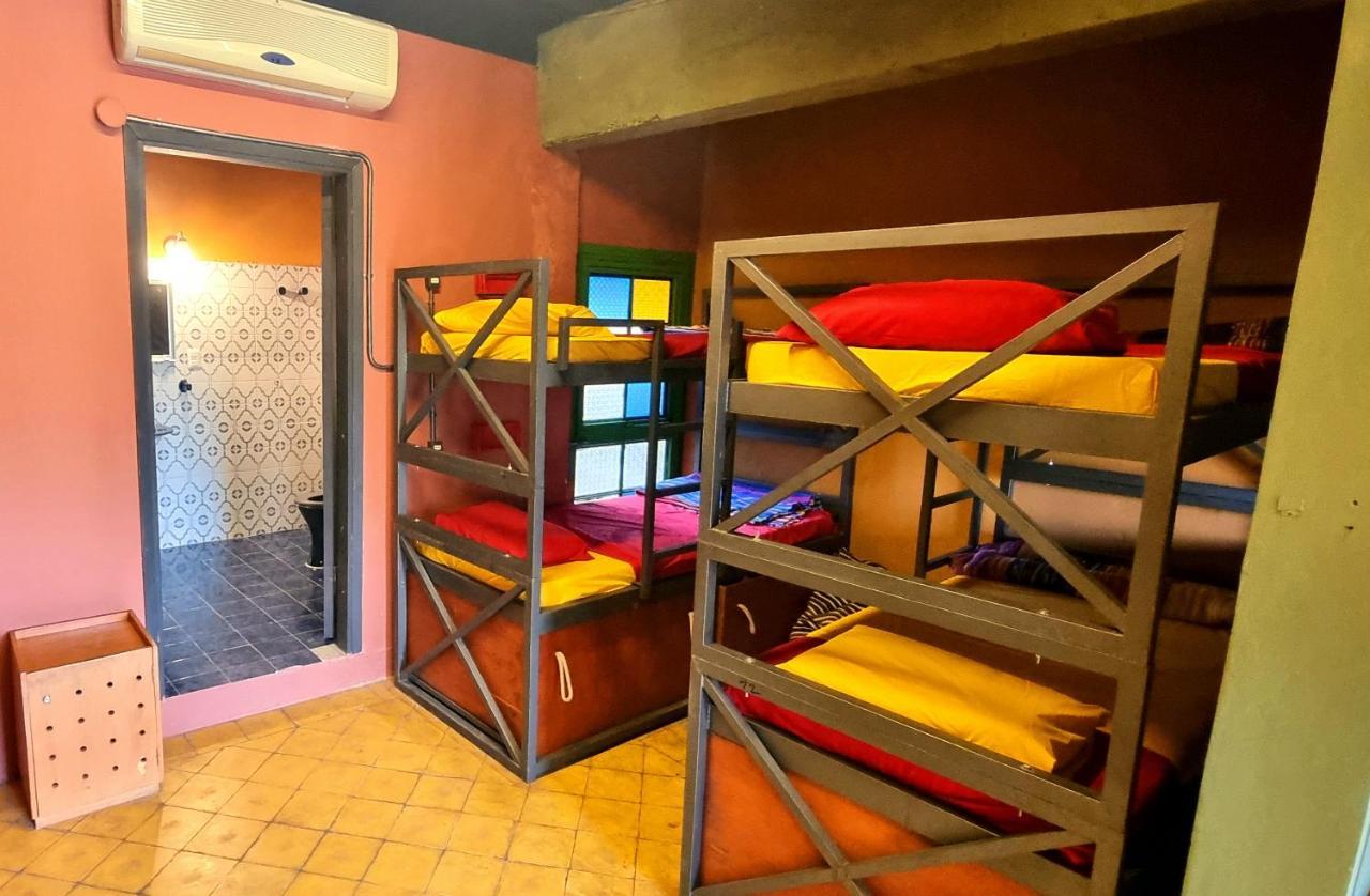 Circo Hostel Асунсьон Экстерьер фото