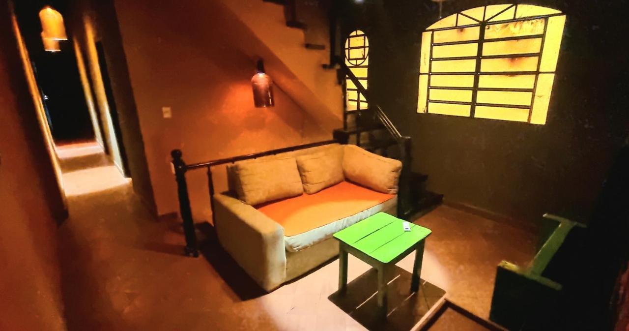 Circo Hostel Асунсьон Экстерьер фото