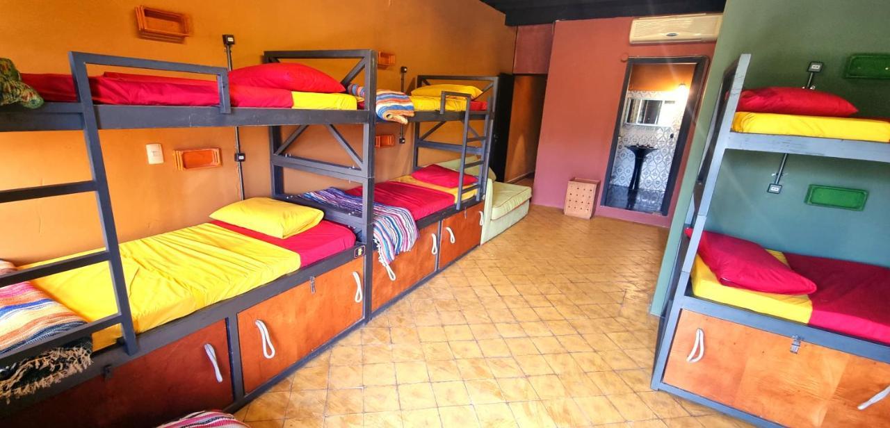 Circo Hostel Асунсьон Экстерьер фото