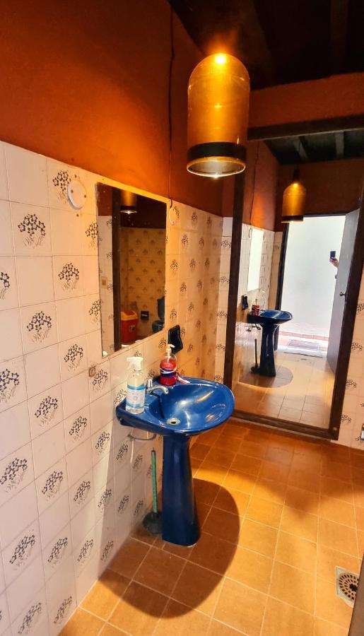 Circo Hostel Асунсьон Экстерьер фото